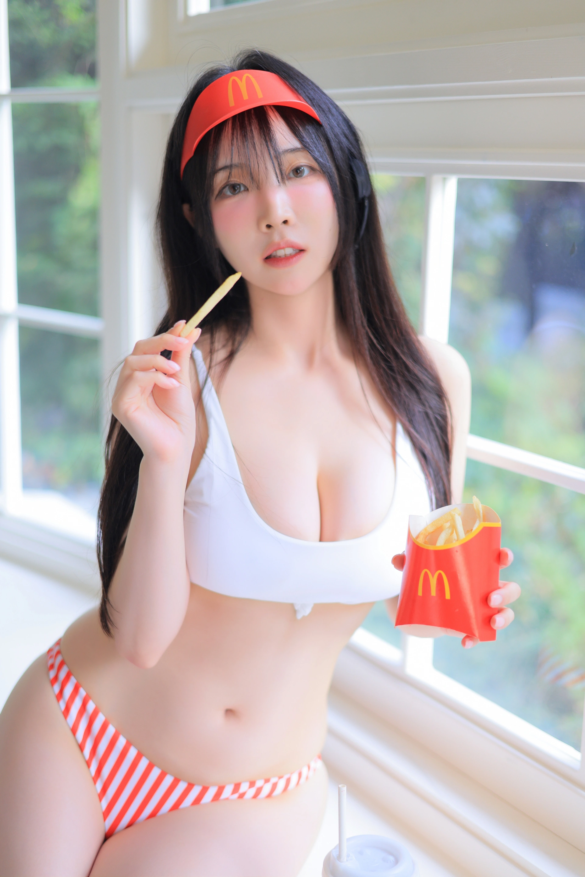 092.[Patreon] Rina - Sexy waiter 2